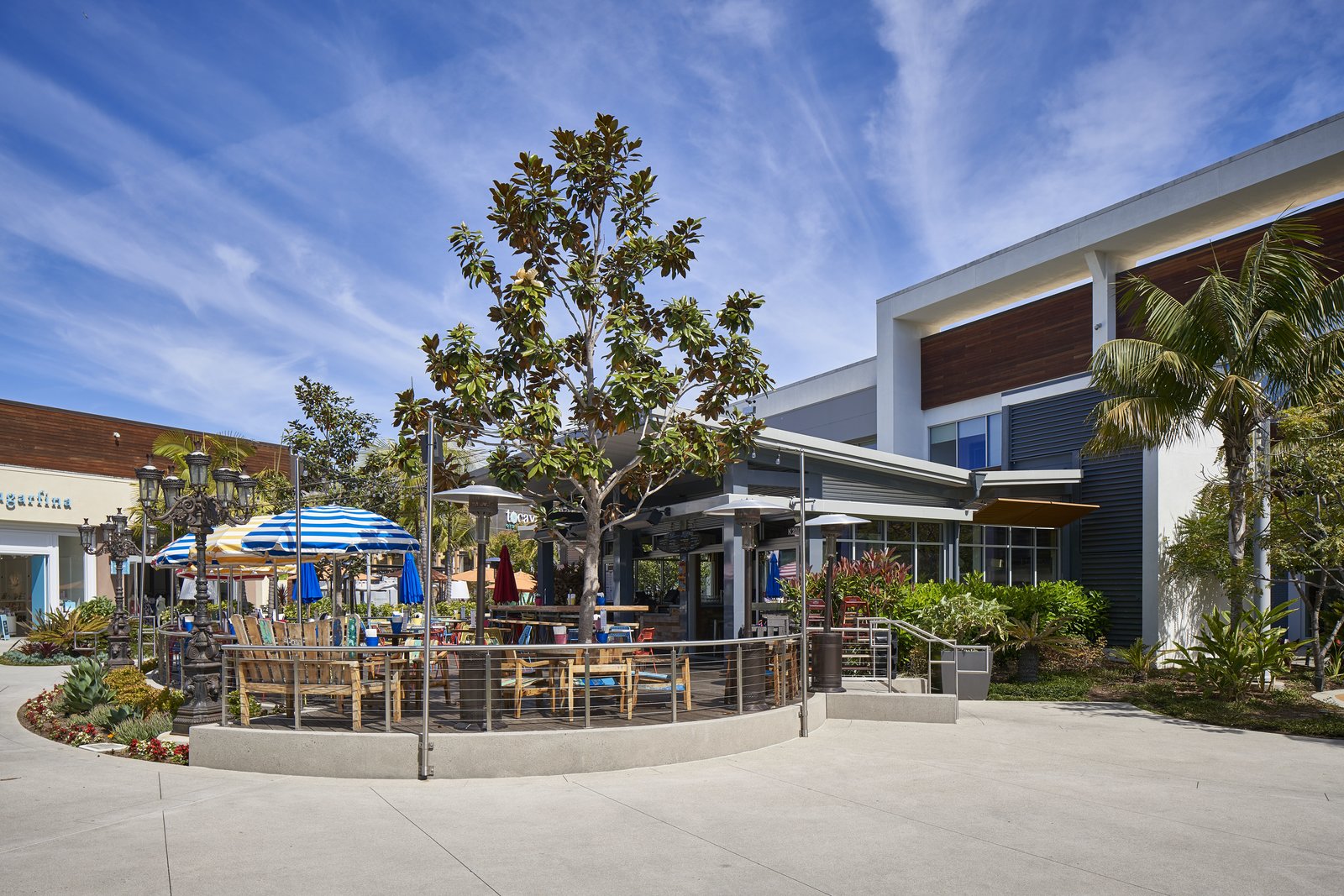 Lil’ Simmzy’s on the Deck (7 Photos) Dwell