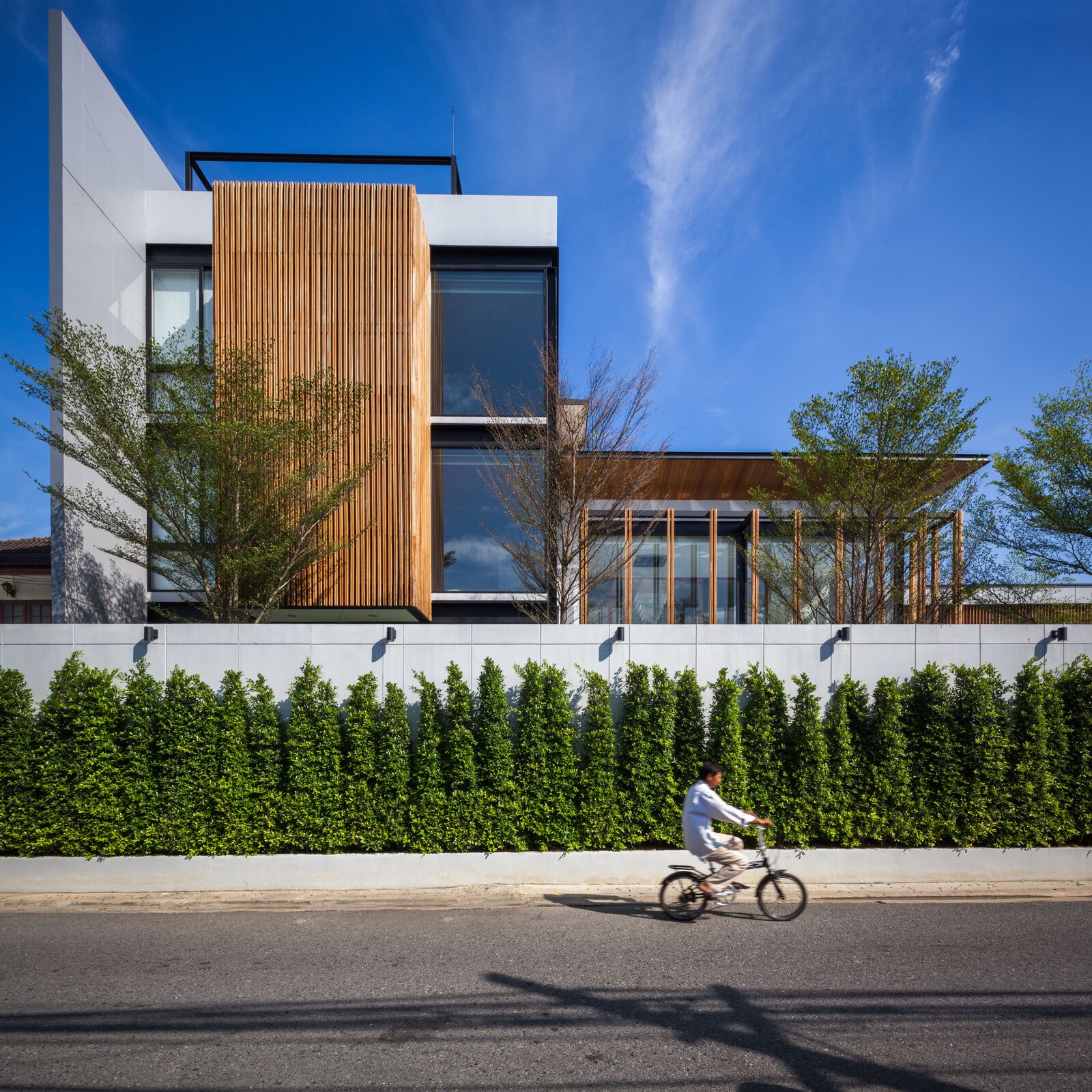 photo-7-of-63-in-ladprao-80-by-black-pencils-studio-dwell
