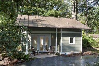 This 340-square-foot Maryland ADU replaced an existing one-car garage. Although small, this home was built to maximize its energy efficiency with high levels of foam insulation and limited windows. 