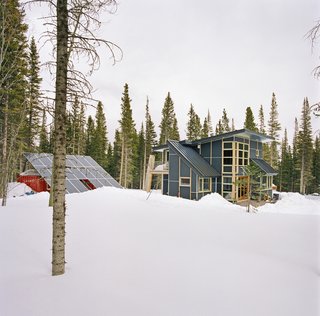 Top 5 Homes of the Week That Double as Winter Retreats - Photo 3 of 5 -