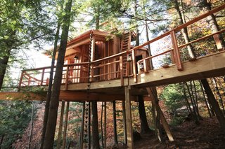 This tree house on Hawaii’s Big Island was designed by TV’s Treehouse Masters. After being led down a steep path from your accommodations, you have access to hiking, exploring, lava tubes, rainforests, and plenty of birds and flowers.