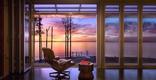 The project goals included providing savannah-like views of the Chesapeake Bay and opening the interior fully for natural ventilation. The plan also called for thermal insulation when the operable glass walls are closed. 