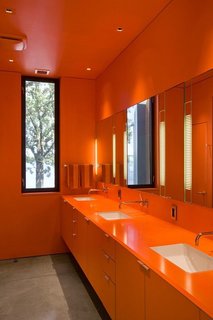 Orange enlivens this bathroom to the highest degree. Min Day has garnered numerous awards including the 2007 AIA California Emerging Talent award, New Practices San Francisco 2009, California Home & Design’s 2009 Ten to Watch, Residential Architect’s 2010 Rising Star, Architectural Record Magazine’s 2009 Design Vanguard, and the Architectural League of New York’s 2016 Emerging Voices.