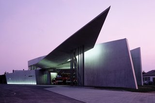 After a fire destroyed the Weil am Rhein fire station in 1981, it fell to the 43-year-old Hadid, who had spent the better part of the last decade lecturing and sketching, to design the replacement building. Hadid has said that the structure is almost like a piece of Land Art due to the way the slim profile defines a narrow corridor.