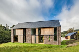 These 4 Modern Homes Around the World Take Advantage of Local Stone - Photo 14 of 16 - The reddish tones of the sandstone are from iron oxide deposits in the local stone.
