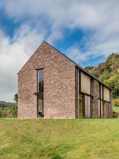 These 4 Modern Homes Around the World Take Advantage of Local Stone - Photo 15 of 16 - The end gable of the house is covered in local sandstone.