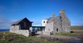 Rising From the Ruins: Homes Built on Architectural Remains - Photo 1 of 19 -