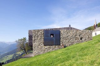 Rising From the Ruins: Homes Built on Architectural Remains - Photo 6 of 19 -