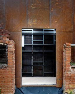 The crumbling red building reflects the site’s romantic, nostalgic feelings from its previous industrial use. 