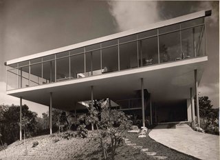 Transformers of the Modern House: Albert Frey and Lina Bo Bardi at the Palm Springs Art Museum - Photo 4 of 10 - Lina Bo Bardi's Bardi House (Casa de Vidro) in São Paulo, Brazil, 1949–1952
