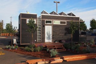 Based in the Bay Area, this firm is under Everlast Development, a licensed construction company with more than 15 years of experience in high-end, custom residential remodeling. Their homes are typically considered to be more of a recreational vehicle (RV), and are sealed with insulation that has an r-value of 20, making them portable and comfortable in temperatures as low as 0-degrees Fahrenheit. 