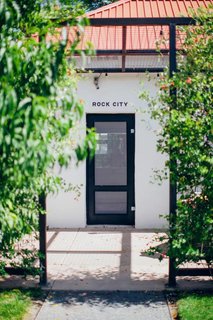 Conveniently located within walking distance of downtown Marfa, Corte del Norte offers a compound with two small residences separated by a shared courtyard. 