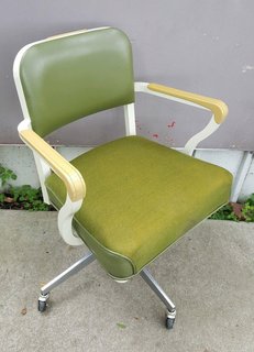 Steelcase is known for being one of the first furniture companies to bring modern design into the office.