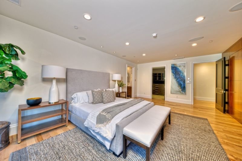 Photo 5 of 10 in Beautifully Renovated Above Sunset by Campbell Wellman