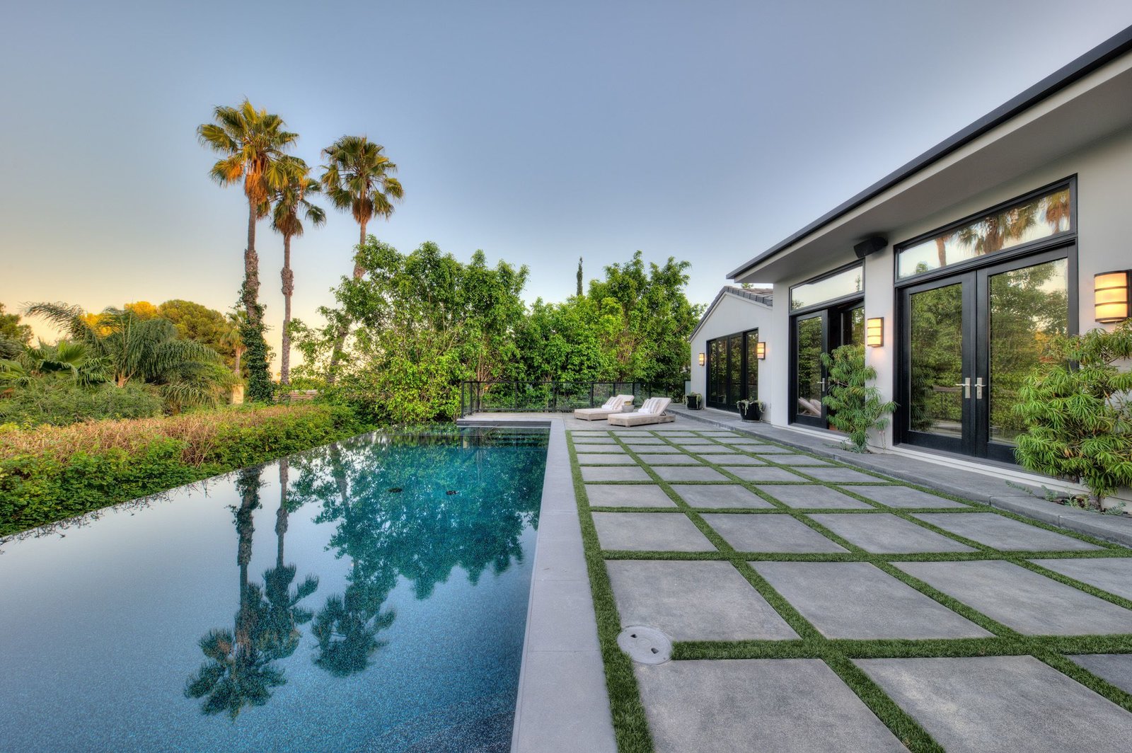 Photo 9 of 10 in Beautifully Renovated Above Sunset by Campbell Wellman