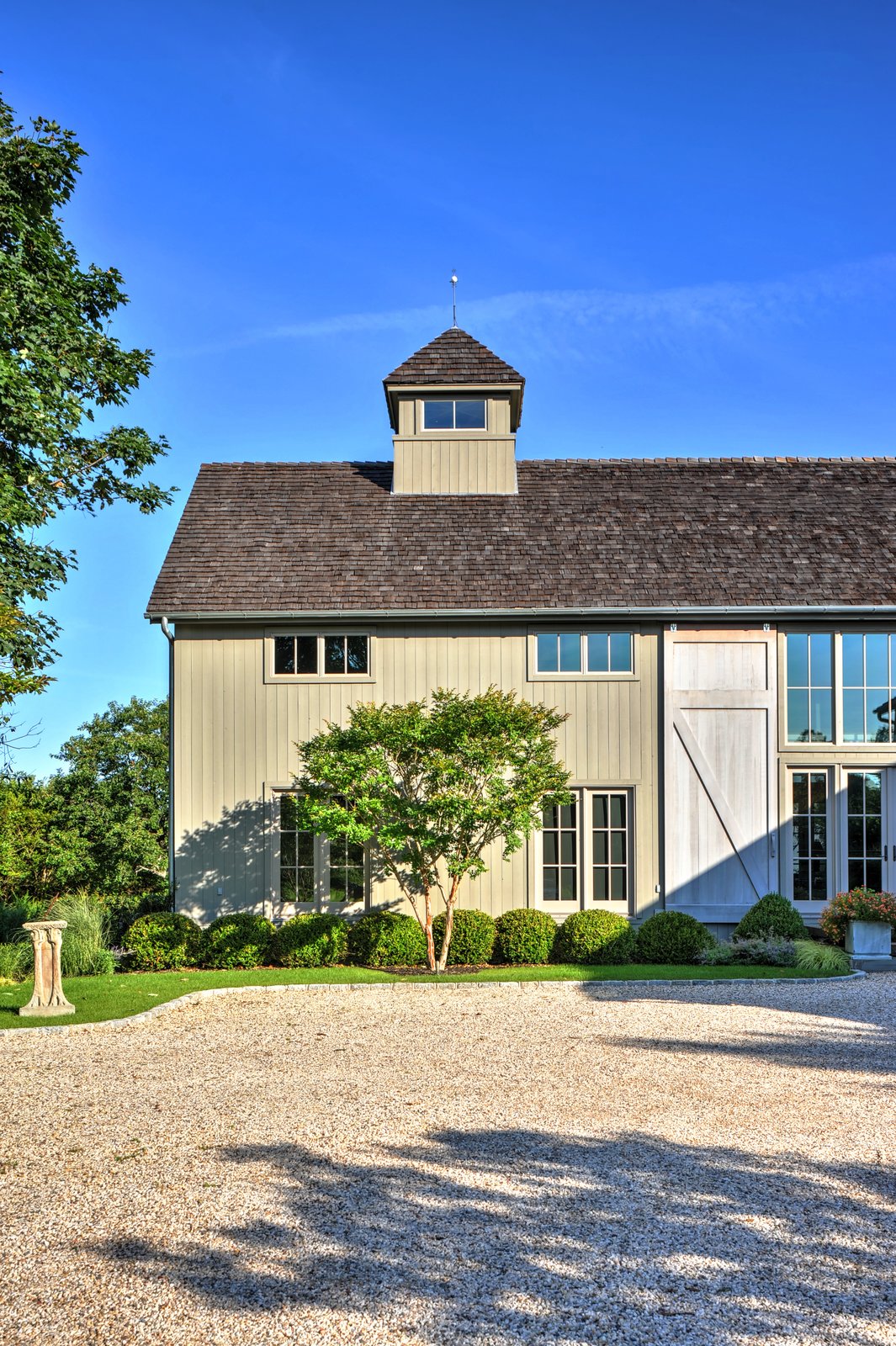 Photo 3 of 41 in The Southold by Yankee Barn Homes Dwell