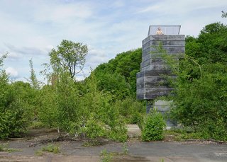 Narrow gaps between the concrete sections allow light to permeate through, while also providing protected views of the natural surroundings.