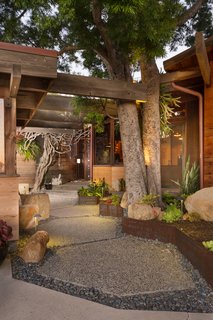 A 1974 Masterpiece Is Put on the Market by a Family Friend of the Late Julius Shulman - Photo 7 of 12 -