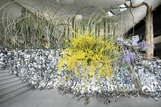At a Japanese Flower Art School, Nendo Drapes an Ivy of Mirrors Over a Stone Garden by Isamu Noguchi - Photo 5 of 9 -
