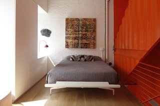 A Brooklyn Carriage House Is Revamped With a Penthouse Made From Shipping Containers - Photo 8 of 11 -