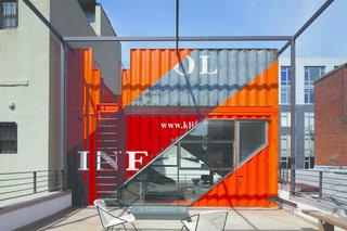 A Brooklyn Carriage House Is Revamped With a Penthouse Made From Shipping Containers - Photo 10 of 11 -
