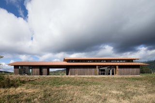 In addition to serving as a home and workspace for the clients, Trout Lake Residence can also accommodate visiting friends or serve as an artist residency. 