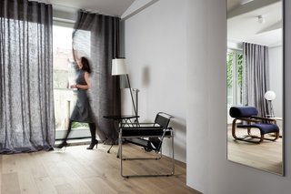 A Family’s Loft in Poland Gets a Minimalist Renovation That’s Both Elegant and Functional - Photo 8 of 12 -