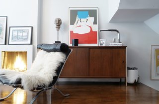 A Design Duo's 19th-Century Brooklyn Townhouse Is Filled With Art They Love - Photo 6 of 15 -