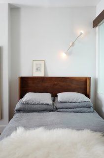 A Design Duo's 19th-Century Brooklyn Townhouse Is Filled With Art They Love - Photo 11 of 15 -