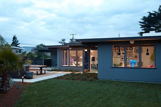 A Midcentury Eichler in San Mateo Is Turned Into a Functional Family Home - Photo 1 of 10 -