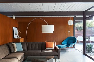 A Midcentury Eichler in San Mateo Is Turned Into a Functional Family Home - Photo 2 of 10 -