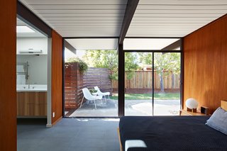 A Midcentury Eichler in San Mateo Is Turned Into a Functional Family Home - Photo 4 of 10 -