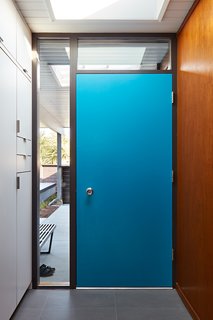 A Midcentury Eichler in San Mateo Is Turned Into a Functional Family Home - Photo 5 of 10 -