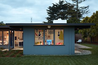 A Midcentury Eichler in San Mateo Is Turned Into a Functional Family Home - Photo 9 of 10 -