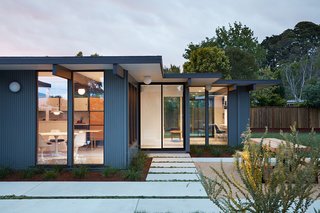 A Midcentury Eichler in San Mateo Is Turned Into a Functional Family Home - Photo 10 of 10 -