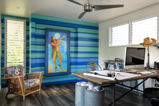 A Renovated Hawaiian Beach House From the 1950s Asks $1.79M - Photo 7 of 12 -