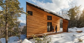A Prefab Cabin in New Hampshire Is a Magnificent Mountain Retreat - Photo 17 of 18 -