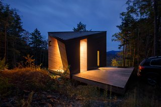 A Prefab Cabin in New Hampshire Is a Magnificent Mountain Retreat - Photo 6 of 18 -