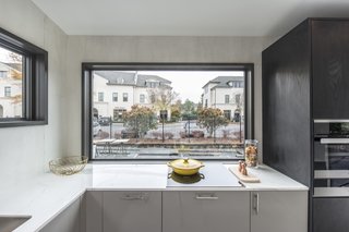 6 Marble Alternatives For Your Kitchen Worktops - Photo 2 of 9 - Atlanta Design Economy Credits<br><br>Architecture: Jeffrey Bruce Baker<br>Hard surface and cladding material manufacturer: Neolith