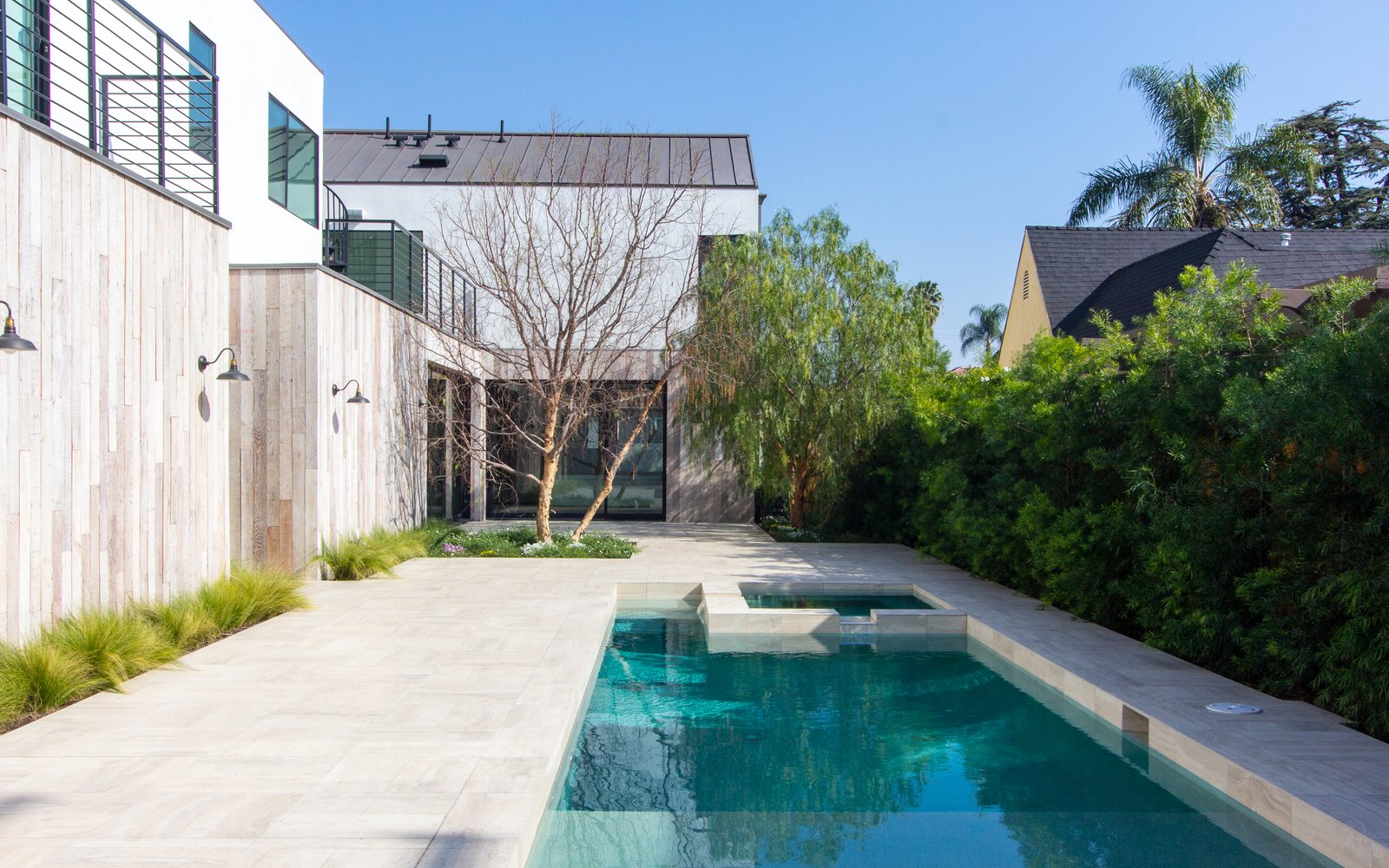 Orlando Modern Home in Los Angeles, California by Bittoni Architects on