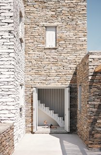 Top 5 Homes of the Week With Warm, Neutral Color Palettes - Photo 2 of 5 -