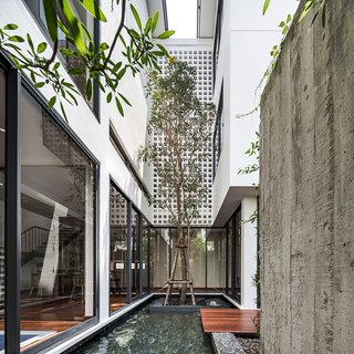 Top 5 Homes of the Week With Stunning Black, White, and Gray Facades - Photo 2 of 10 -