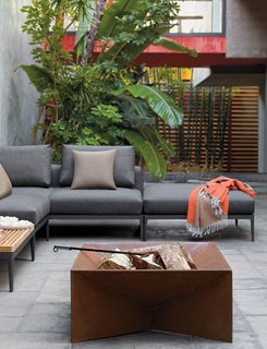 Gather Around These 7 Modern Fire Pit Designs - Photo 3 of 7 -