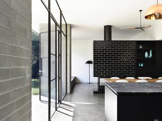 Old Meets New in This Modern Extension to an Edwardian House in Melbourne - Photo 8 of 10 -