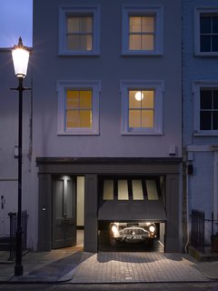A Stunning Townhouse For Sale in a Historic London Neighborhood - Photo 1 of 11 -