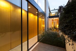 A Stunning Townhouse For Sale in a Historic London Neighborhood - Photo 2 of 11 -