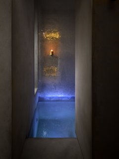 A Stunning Townhouse For Sale in a Historic London Neighborhood - Photo 9 of 11 -