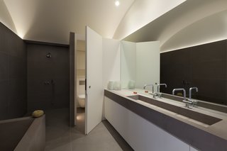 A Stunning Townhouse For Sale in a Historic London Neighborhood - Photo 10 of 11 -