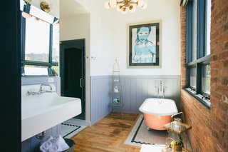 A New Chicago Bed-and-Breakfast Occupies a Former Publishing House - Photo 2 of 6 -