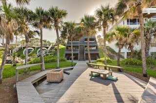 A Renowned Florida Architect's Geometric Family Home Hits the Market For the First Time - Photo 12 of 12 -